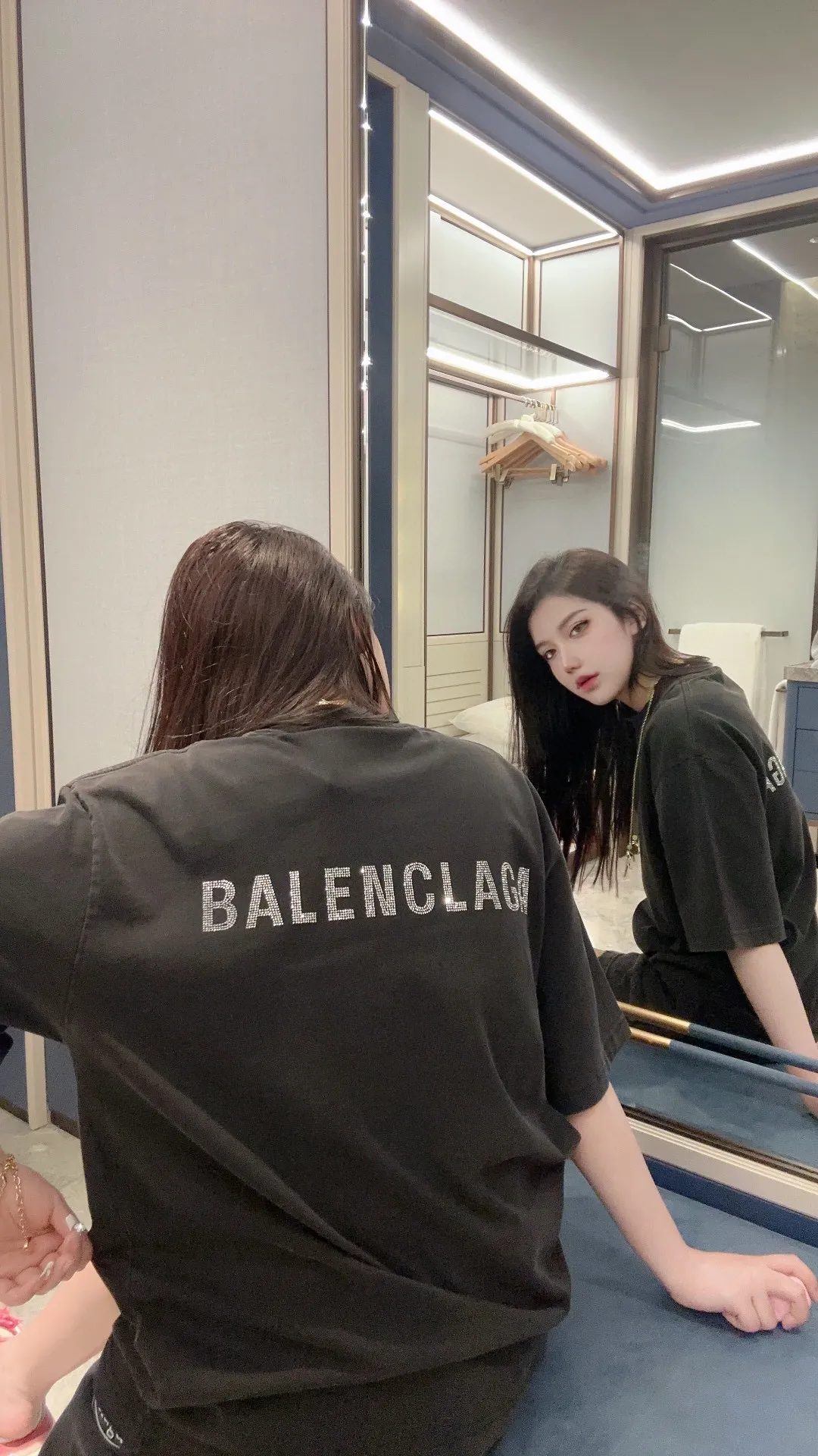 P80✨🔥 BALENCIAGA Paris hot diamond letter printed short-sleeved T-shirt. Custom-woven and dyed 280g combed cotton heavyweight fabric. Zero color difference in threads. Perfect details. Differentiate from the current currency version. Welcome to compare. Same Style for men and women. Must-sell in the picture above. Color: White Black Size: 1 2 3 4